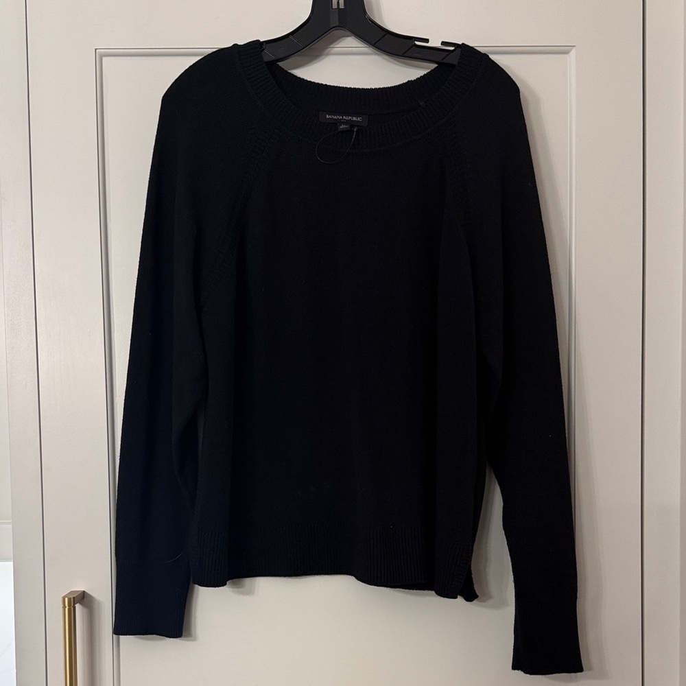 Banana Republic Classic Black Crew Neck Sweater